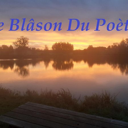 Le Blason Du Poete Mayet Extérieur photo